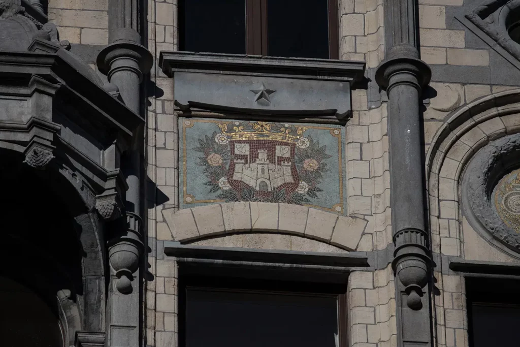 (© M. Kindt) Erkende steenrestauratie en mozaïekrestauratie
